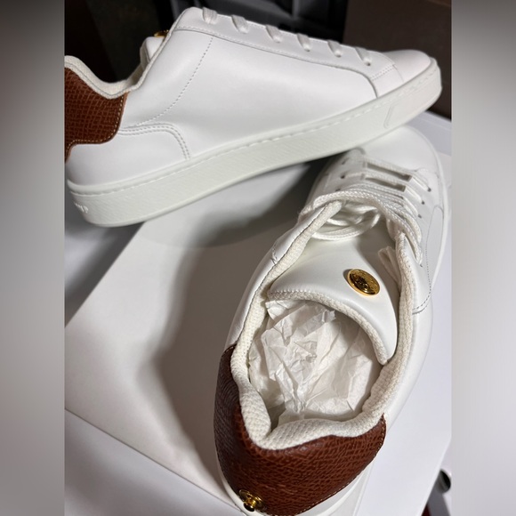 NIB Longchamp leather Tennis Shoes available in sizes 40 and 41
NIB - Picture 9 of 9